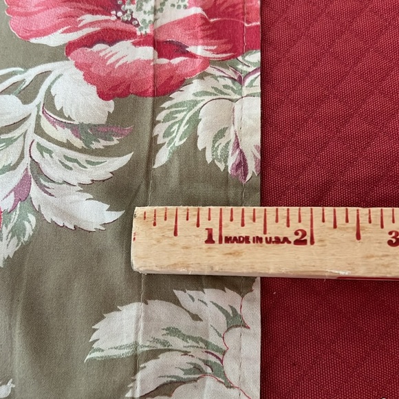 Pair of vintage Ralph Lauren square Euro size pillow shams. - Picture 9 of 9